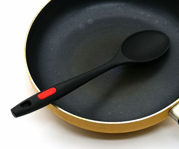 家用硅膠勺子批發(fā)，耐高溫硅膠湯勺_硅膠廚具